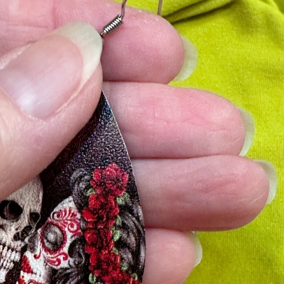 Halloween Earrings Skeleton Tear drop shaped leather pierced earrings - Picture 10 of 11